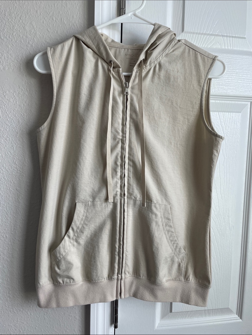 New York & Company Sport Cream Sleeveless Zip-Up Hoodie Vest